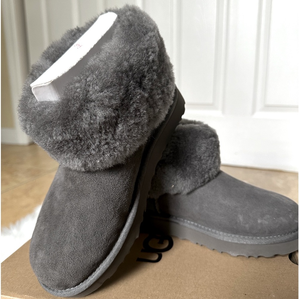 UGG MINI CLASSIC FLUFF GRAY**NEVER WORN